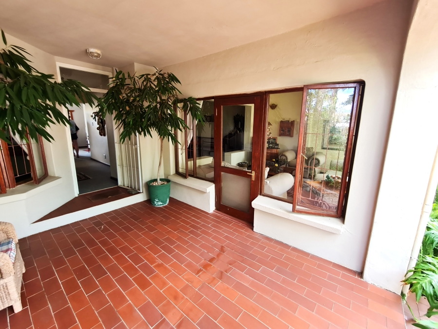 6 Bedroom Property for Sale in Noorsekloof Eastern Cape